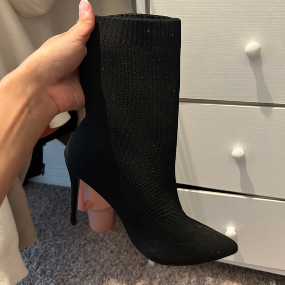 🌼 Black Knit Ankle Boots - Picture 2 of 4